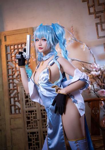 鲨皮男与蜜桃女