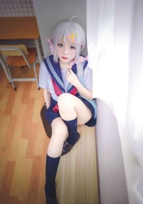 在深渊里凝视她
